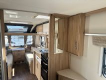 2017 COACHMAN VISION 575 8.jpg